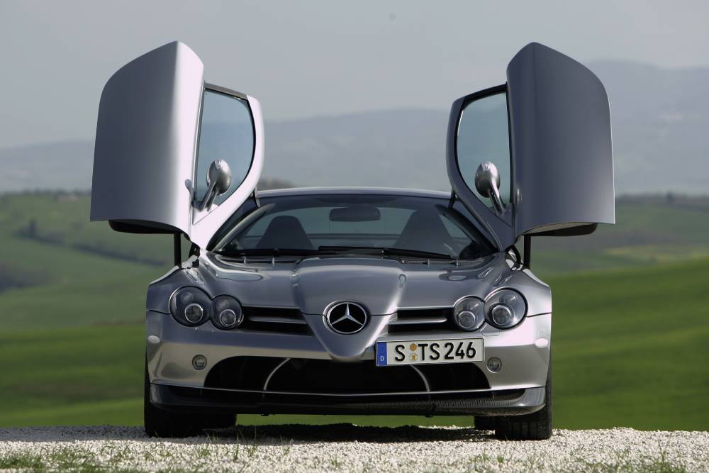 https://autogreeknews.gr/wp-content/uploads/2025/12/mercedes-benz_slr_mclaren_722_edition_41.jpg