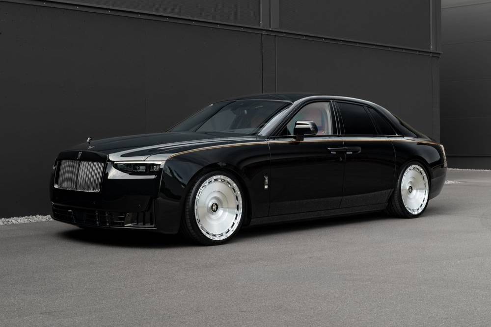 https://autogreeknews.gr/wp-content/uploads/2025/12/novitec-rolls-royce-ghost-black-badge-1.jpg