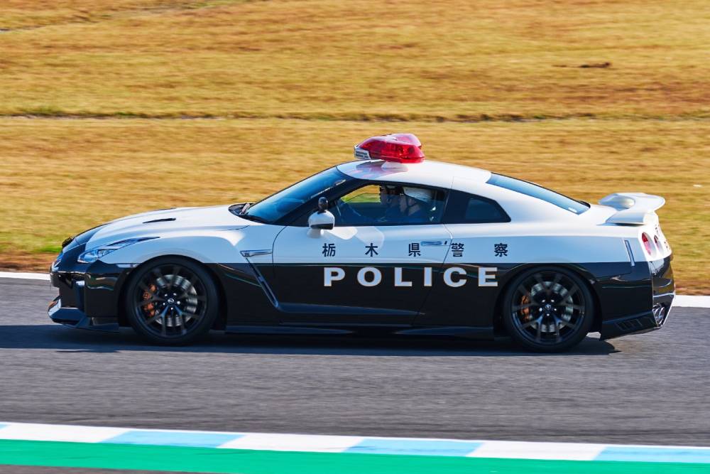 https://autogreeknews.gr/wp-content/uploads/2025/12/police-cars-in-japan-02.jpg