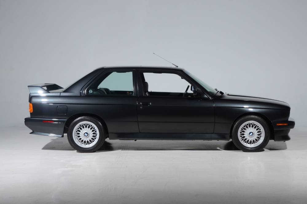https://autogreeknews.gr/wp-content/uploads/2026/01/1990-bmw-m3-e30-for-sale-8.jpg