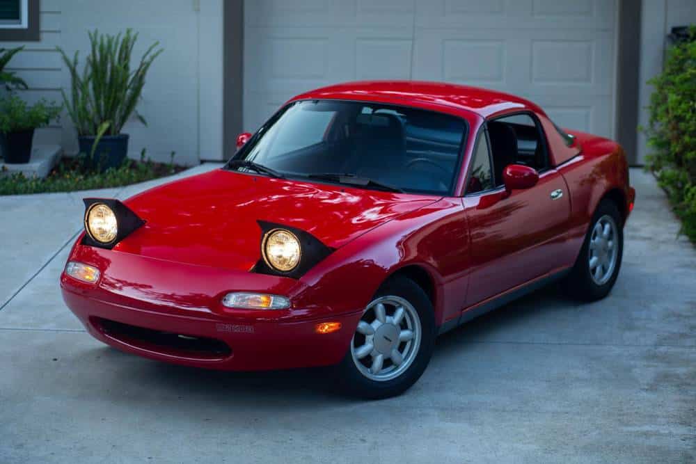 https://autogreeknews.gr/wp-content/uploads/2026/01/1990-mazda-mx-5-for-sale-1.jpg