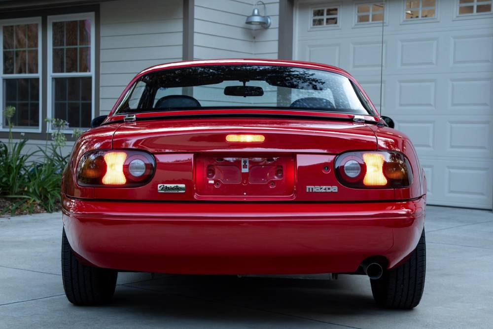 https://autogreeknews.gr/wp-content/uploads/2026/01/1990-mazda-mx-5-for-sale-13.jpg