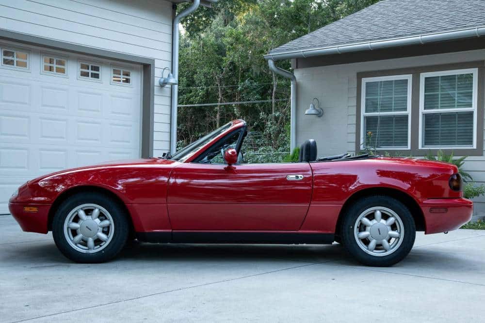 https://autogreeknews.gr/wp-content/uploads/2026/01/1990-mazda-mx-5-for-sale-15.jpg