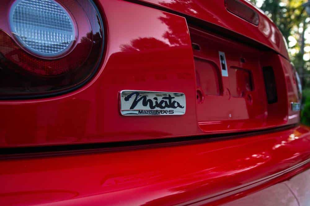 Φωτιά στα κόκκινα 36χρονο Mazda MX-5 NA