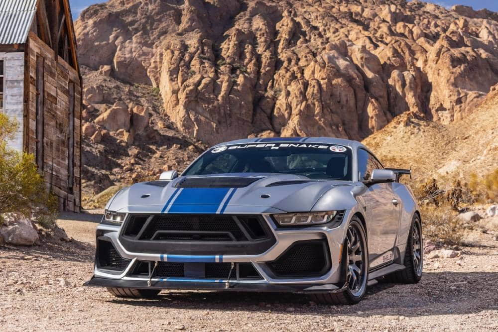 https://autogreeknews.gr/wp-content/uploads/2026/01/2026-Shelby-Super-Snake-front-quarter.jpg