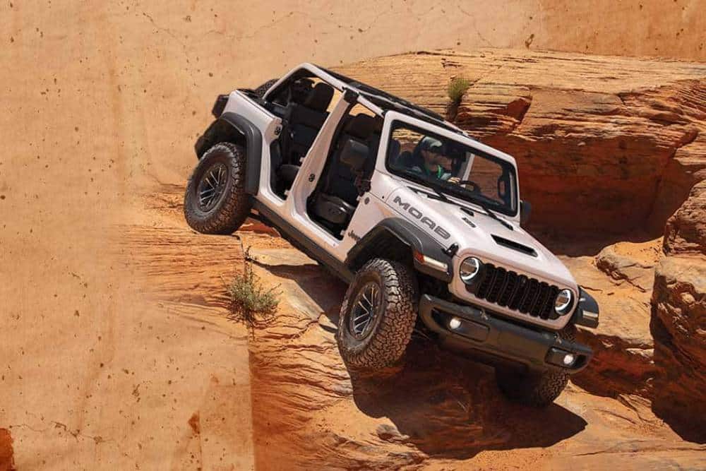 https://autogreeknews.gr/wp-content/uploads/2026/01/2026-jeep-wrangler-moab-392-10.jpg