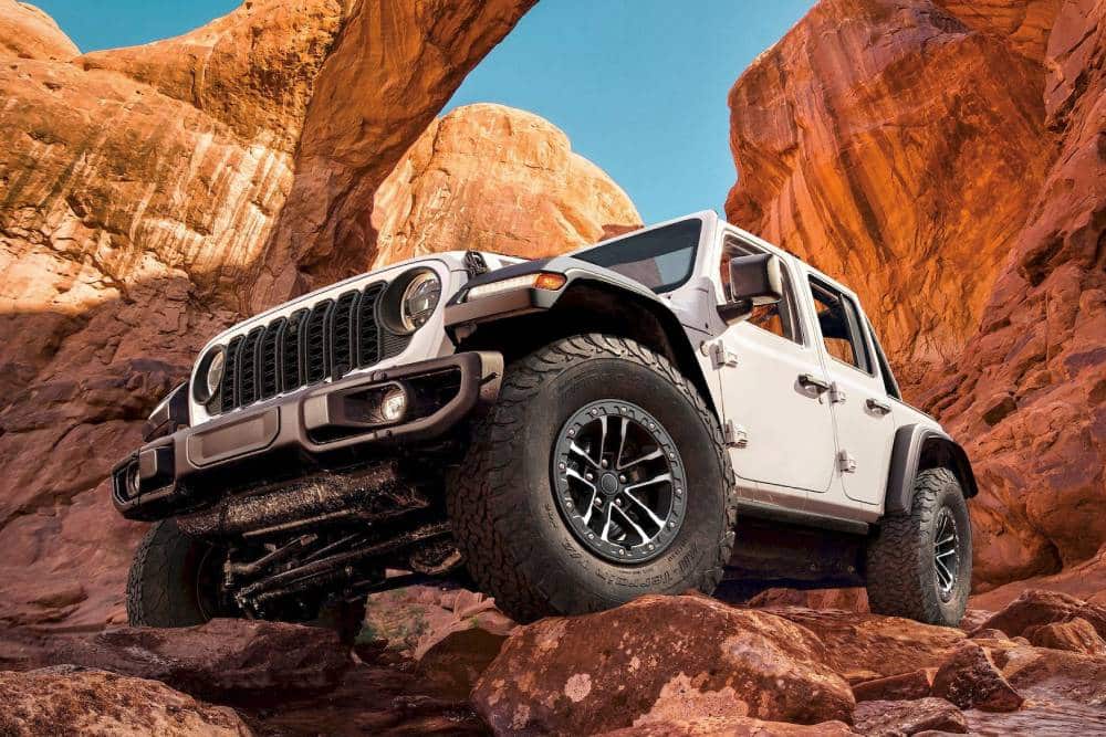 https://autogreeknews.gr/wp-content/uploads/2026/01/2026-jeep-wrangler-moab-392-9.jpg