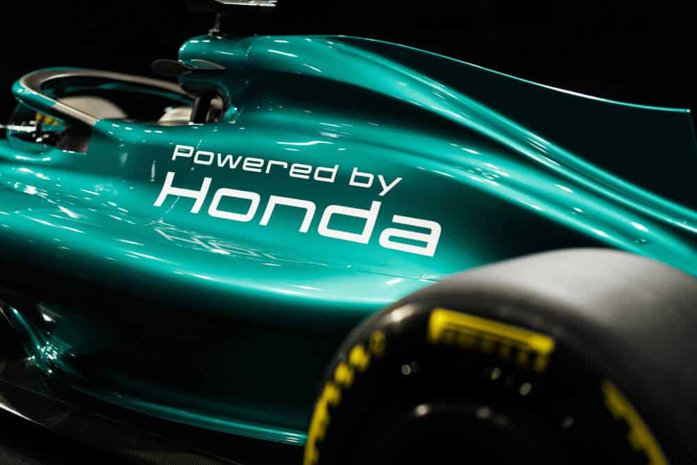 https://autogreeknews.gr/wp-content/uploads/2026/01/570280_Honda_x_Aston_Martin_F1_PU_Launch_Event-1.jpg