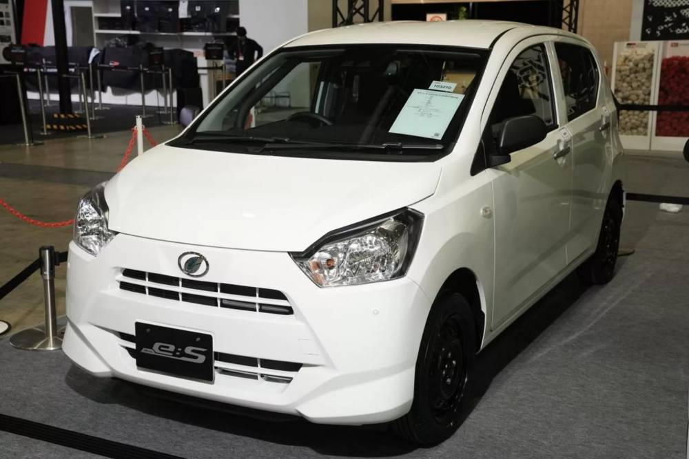https://autogreeknews.gr/wp-content/uploads/2026/01/Daihatsu-Mira-eS-by-D-Sport-Racing-1-2048x1364-1.jpg