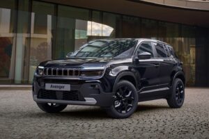Μαύρος «κύκνος» το νέο Jeep Avenger Black Edition