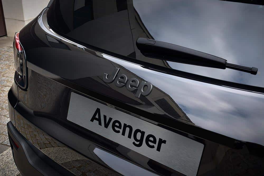 https://autogreeknews.gr/wp-content/uploads/2026/01/Jeep-Avenger-Black-Edition-10.jpg