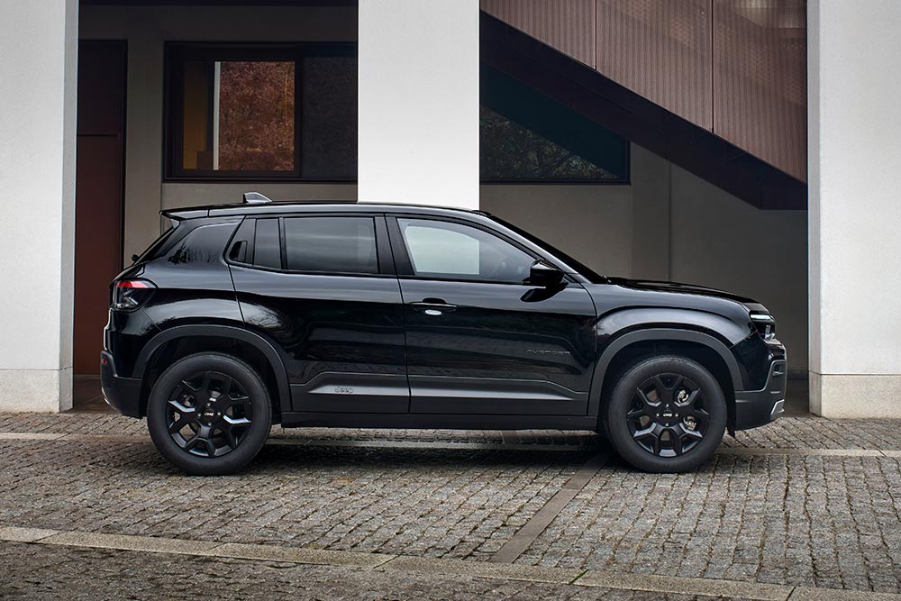 https://autogreeknews.gr/wp-content/uploads/2026/01/Jeep-Avenger-Black-Edition-4.jpg