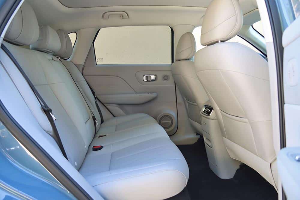 https://autogreeknews.gr/wp-content/uploads/2026/01/Leapmotor-B10-interior-19.jpg