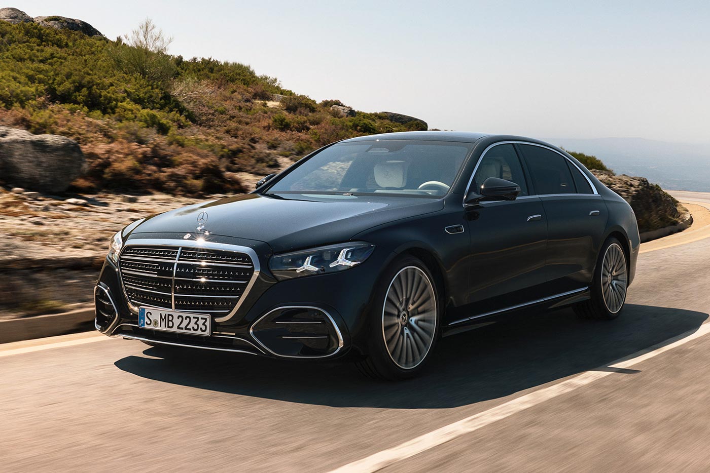 Νέα Mercedes S-Class αποθεώνει πολυτέλεια και τεχνολογία