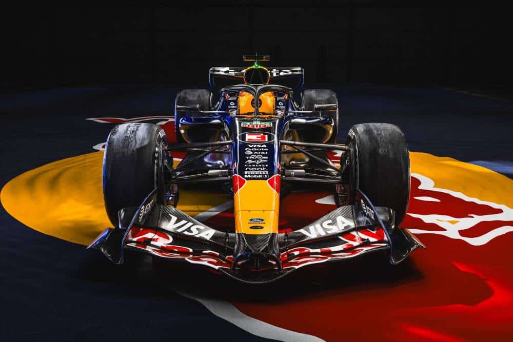 https://autogreeknews.gr/wp-content/uploads/2026/01/Oracle_Red_Bull_Racing_Red-Bull-Ford-Powertrains_03-1.jpg
