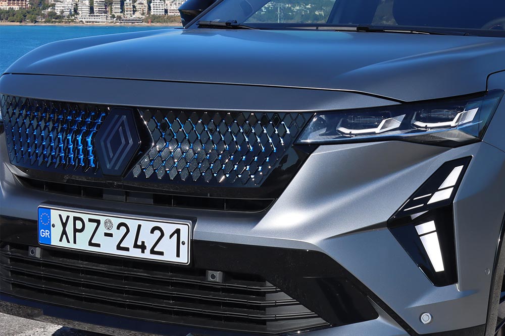 https://autogreeknews.gr/wp-content/uploads/2026/01/Renault-Rafale-E-Tech-4x4-300-34.jpg