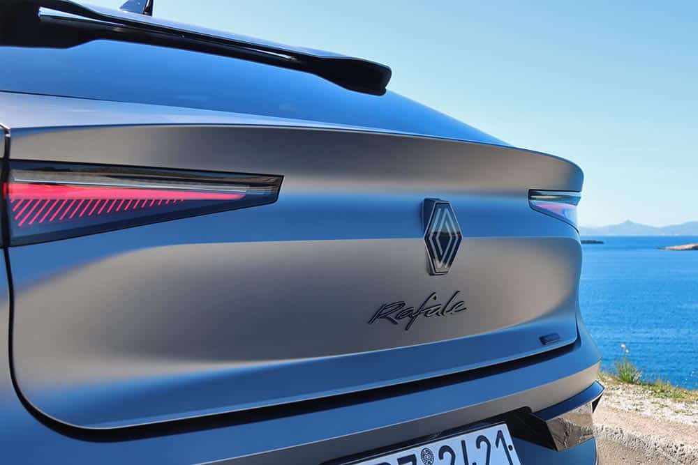 https://autogreeknews.gr/wp-content/uploads/2026/01/Renault-Rafale-E-Tech-4x4-300-38.jpg