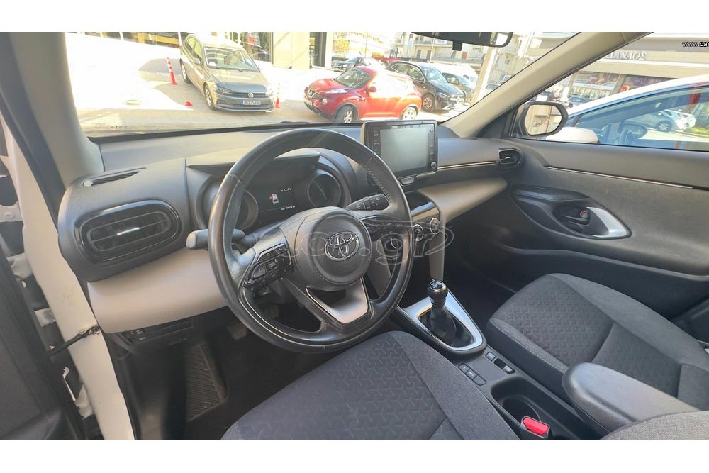 https://autogreeknews.gr/wp-content/uploads/2026/01/Toyota-Yaris-Cross-2022-4.jpg