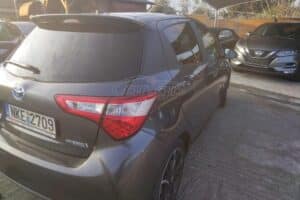 Toyota-Yaris-Hybrid-2019-used-2
