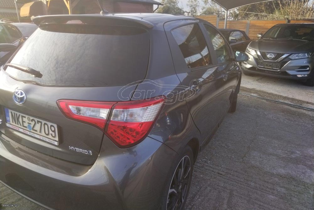 https://autogreeknews.gr/wp-content/uploads/2026/01/Toyota-Yaris-Hybrid-2019-used-2.jpg