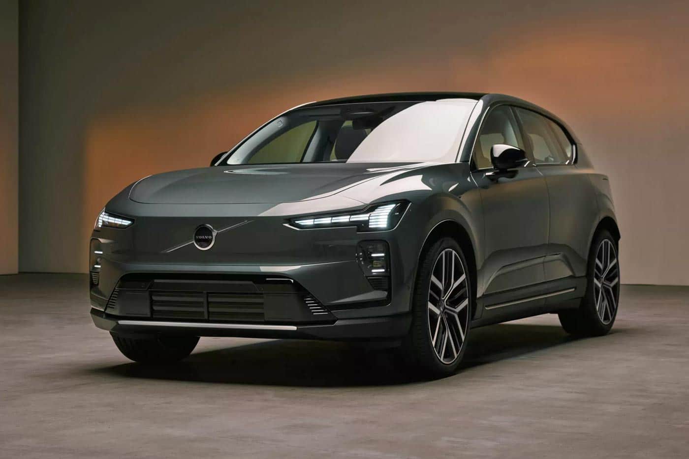 Αποκάλυψη και τιμές για το νέο Volvo EX60