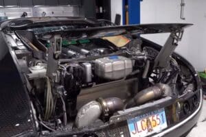 «Βουνό» το σέρβις σε Bugatti Veyron (+video)