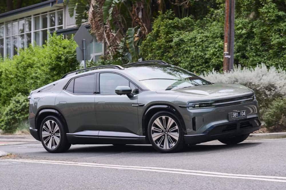 Το κινεζικό που συνδυάζει 3 αυτοκίνητα σε 1 (+video)