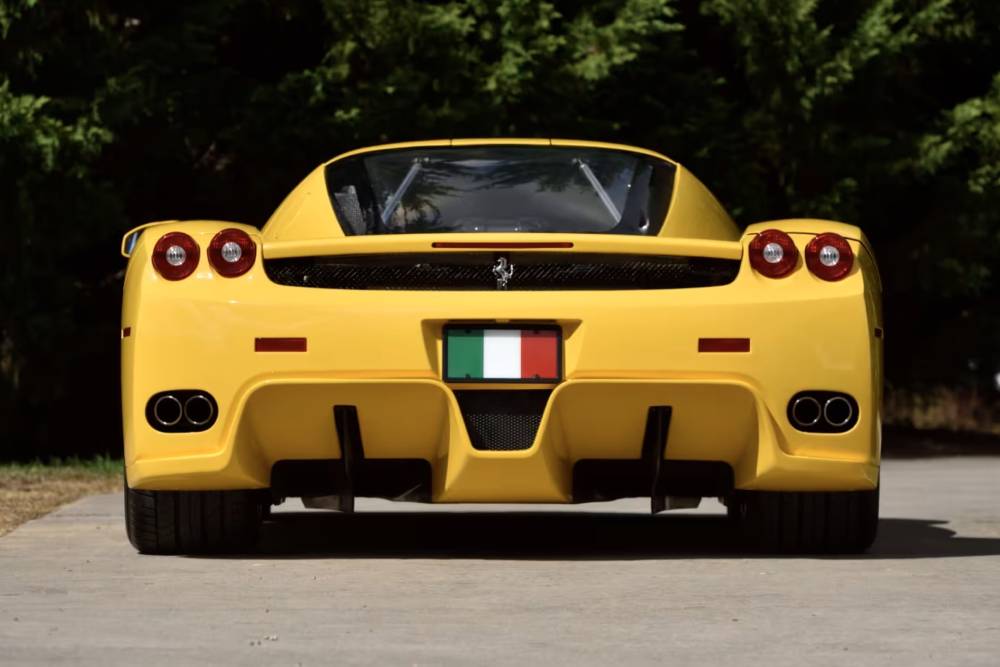 https://autogreeknews.gr/wp-content/uploads/2026/01/ferrari-enzo-sales-for-16-million-10.jpg