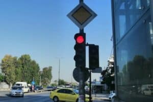 Κάμερες: 10.000 παραβιάσεις κόκκινου σηματοδότη σε 1 μήνα