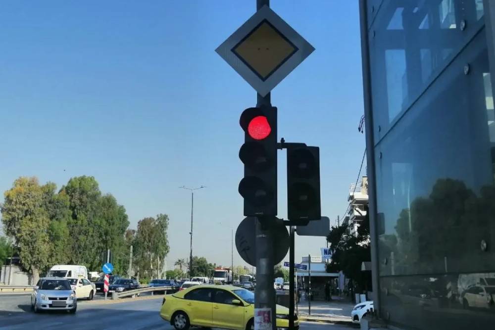 Κάμερες: 10.000 παραβιάσεις κόκκινου σηματοδότη σε 1 μήνα