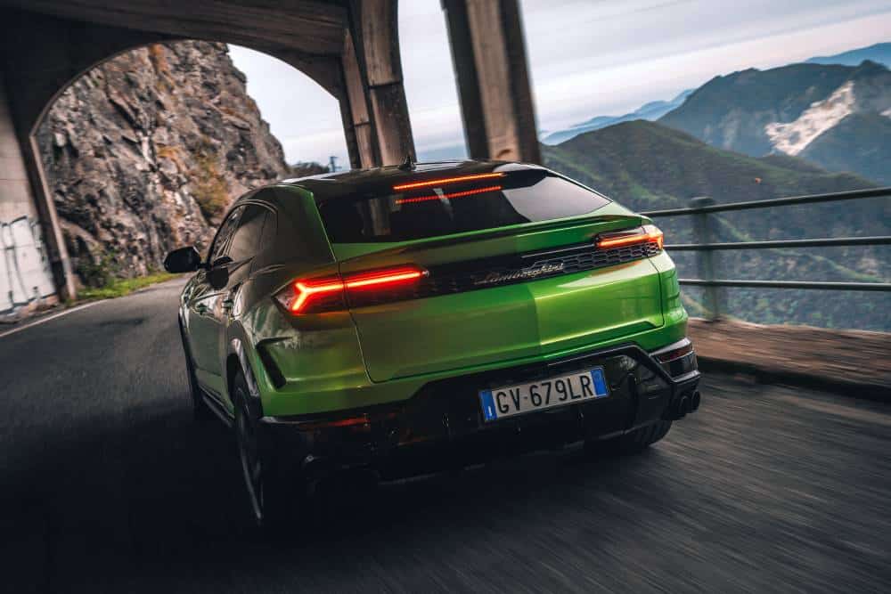 https://autogreeknews.gr/wp-content/uploads/2026/01/lamborghini_urus_se92.jpg