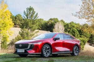 Το Mazda 6e «τσιμπάει» πελάτες από EV δυνάμεις