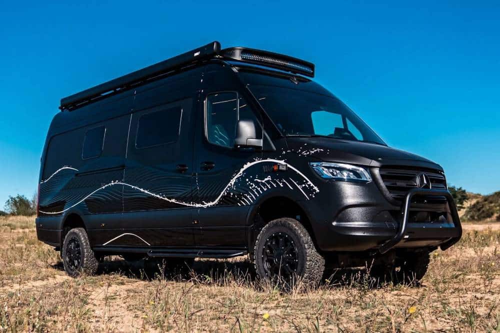 https://autogreeknews.gr/wp-content/uploads/2026/01/mercedes-sprinter-4x4-la-onda-9.jpg