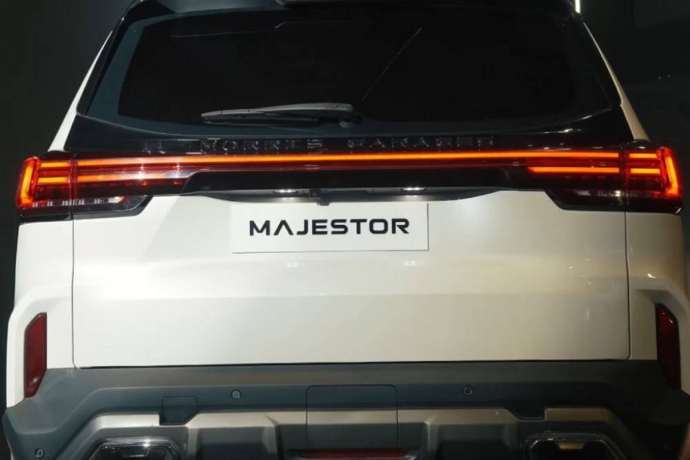 https://autogreeknews.gr/wp-content/uploads/2026/01/mg-majestor-07.jpg