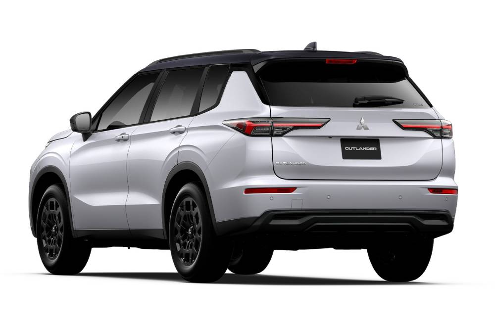 https://autogreeknews.gr/wp-content/uploads/2026/01/mitsubishi-new-outlander-ls-black-edition-2.jpg