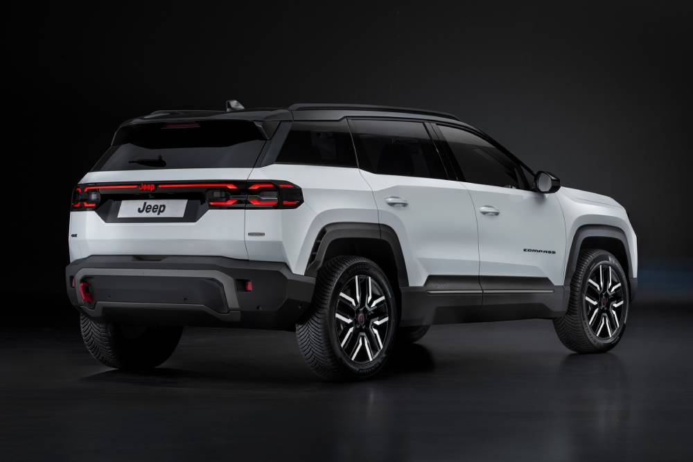 https://autogreeknews.gr/wp-content/uploads/2026/01/new-jeep-compass-4xe-4.jpg