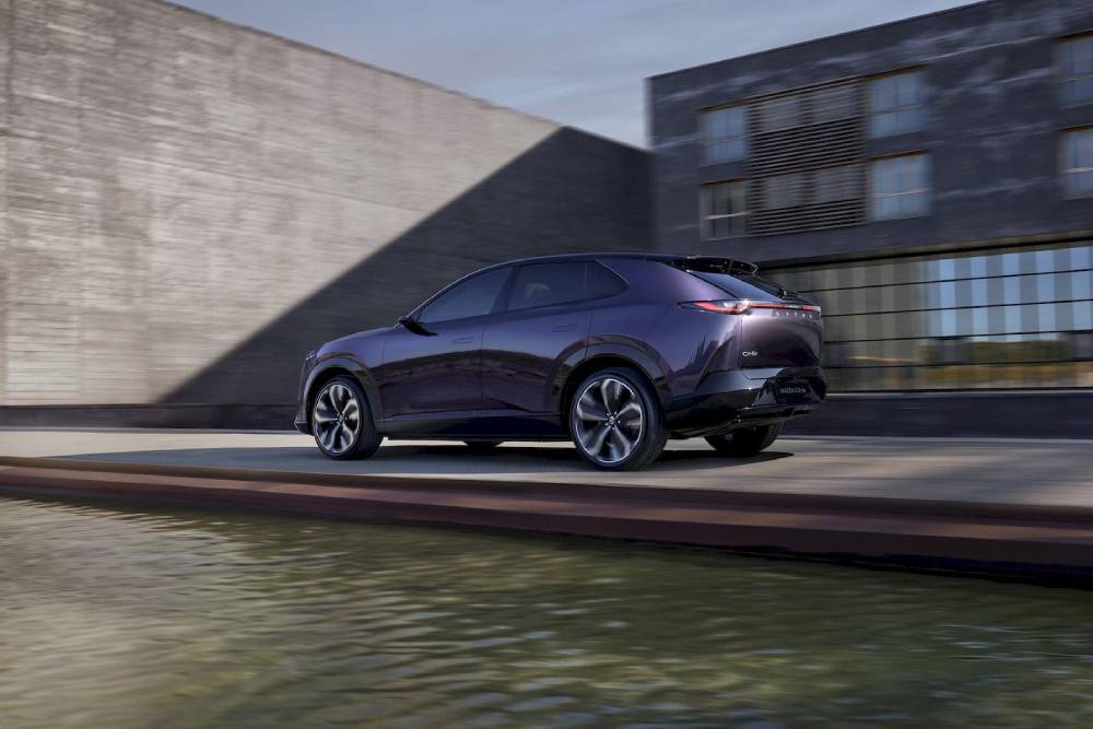https://autogreeknews.gr/wp-content/uploads/2026/01/new-mazda-cx-6e-14.jpg