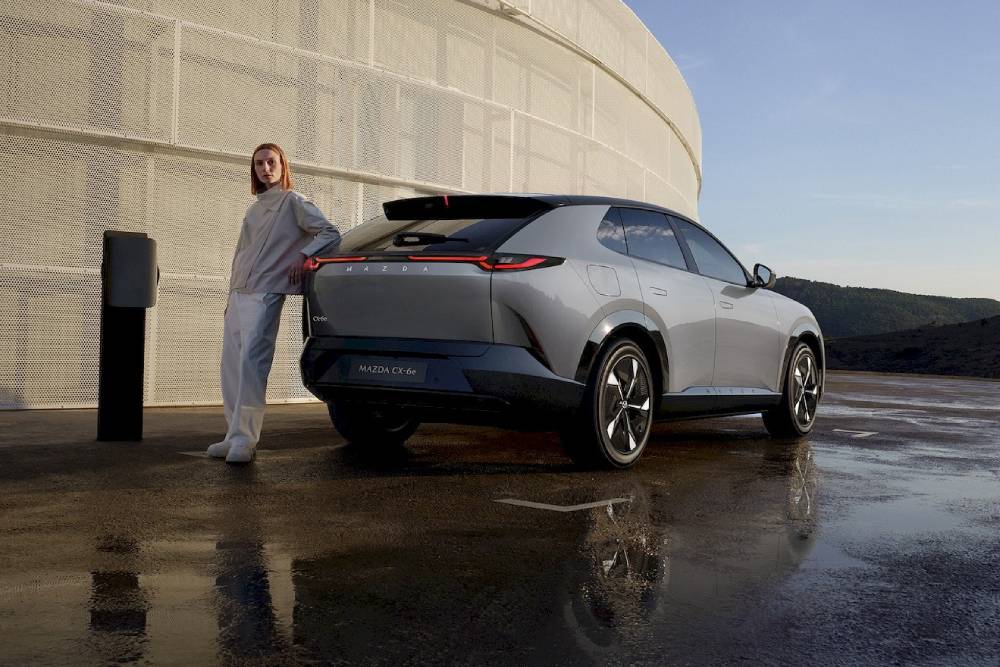 https://autogreeknews.gr/wp-content/uploads/2026/01/new-mazda-cx-6e-15.jpg
