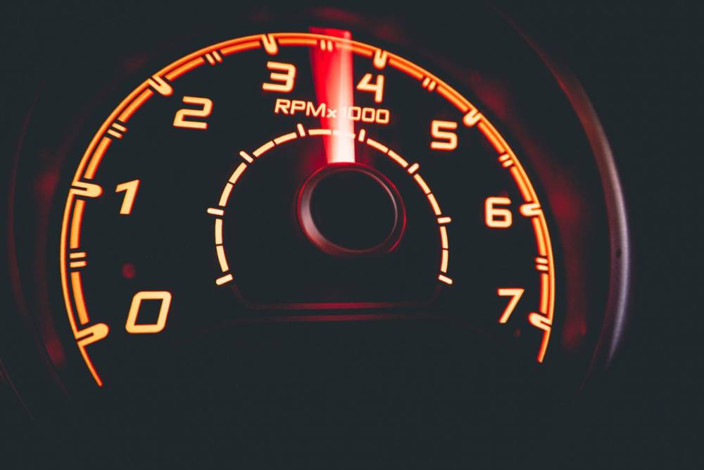 Τι προκαλεί αρρυθμία στις στροφές του κινητήρα;