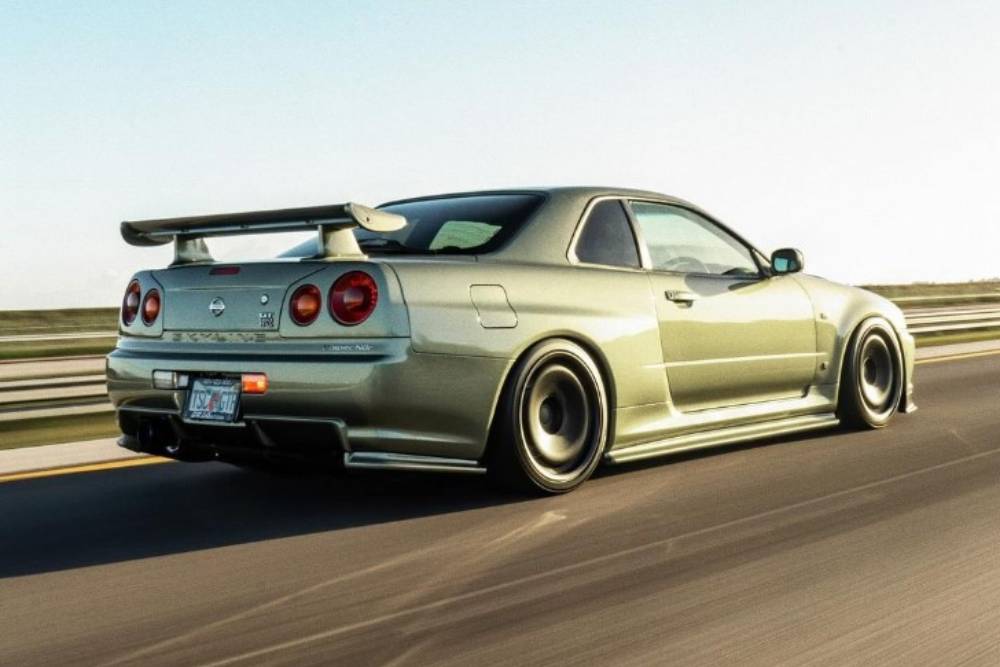 «Ριφιφί» από συλλεκτικό Nissan Skyline R34 M-Spec Nur