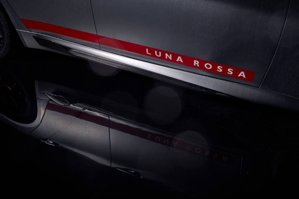 https://autogreeknews.gr/wp-content/uploads/2026/01/special-alfa-romeo-giulia-quadrifoglio-luna-rossa-4.jpg