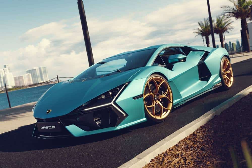 «Παπουτσωμένη» Lamborghini Revuelto ρίχνει σαγόνια