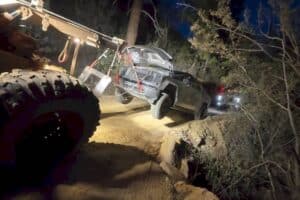 tesla-cybertruck-with-no-brakes-flips-over-on-an-o (5)