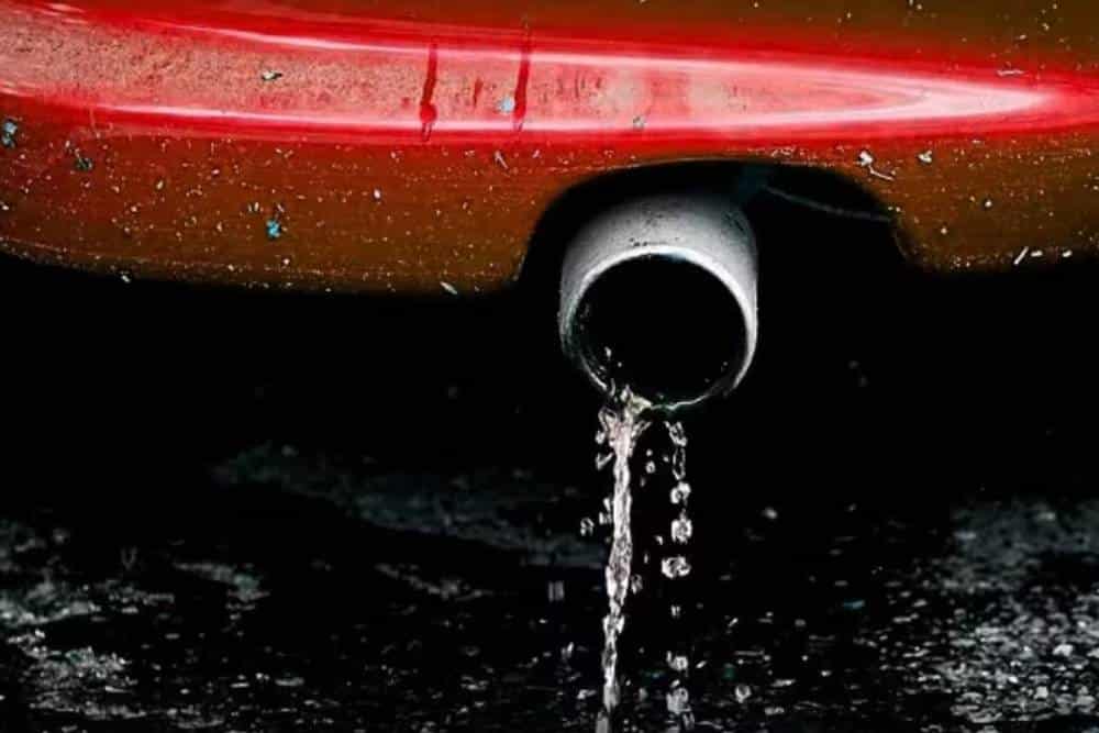 https://autogreeknews.gr/wp-content/uploads/2026/01/water-dripping-out-of-exhaust-03.jpg