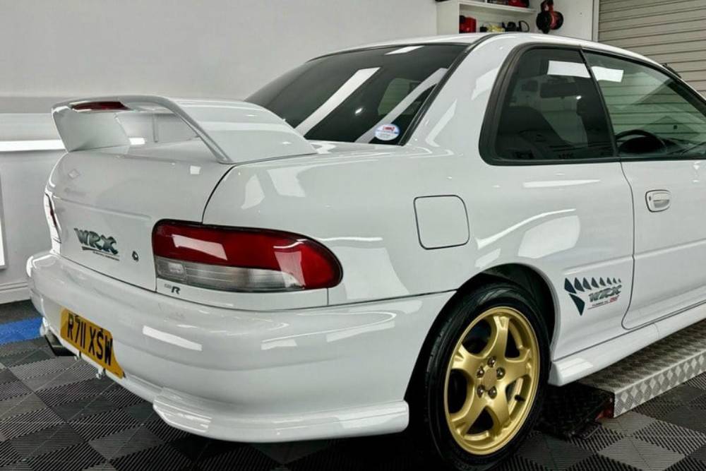 https://autogreeknews.gr/wp-content/uploads/2026/02/1998-subaru-impreza-68fa0c21c9477.jpg
