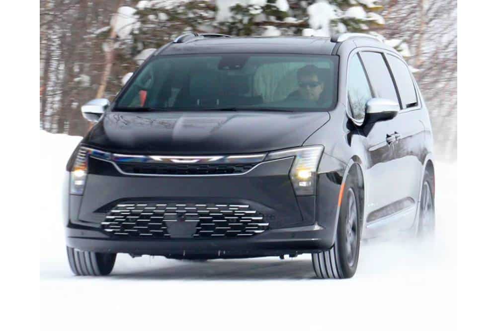 https://autogreeknews.gr/wp-content/uploads/2026/02/2027-Chrysler-Pacifica-225-3.jpg