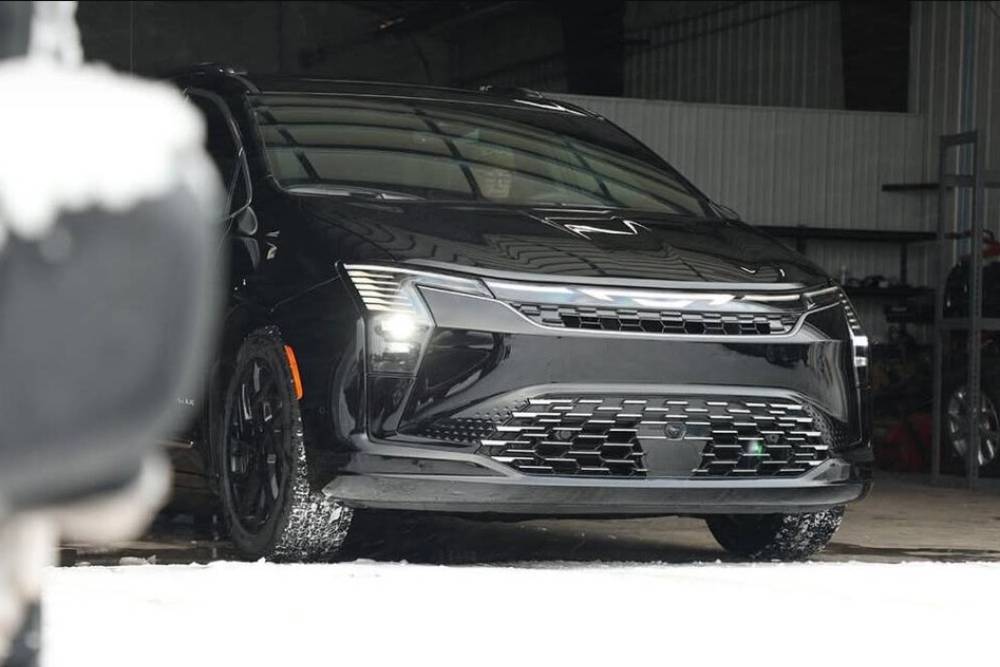 Κεντρίζει τα βλέμματα το πρώτο νέο Chrysler εδώ και μια 10ετία