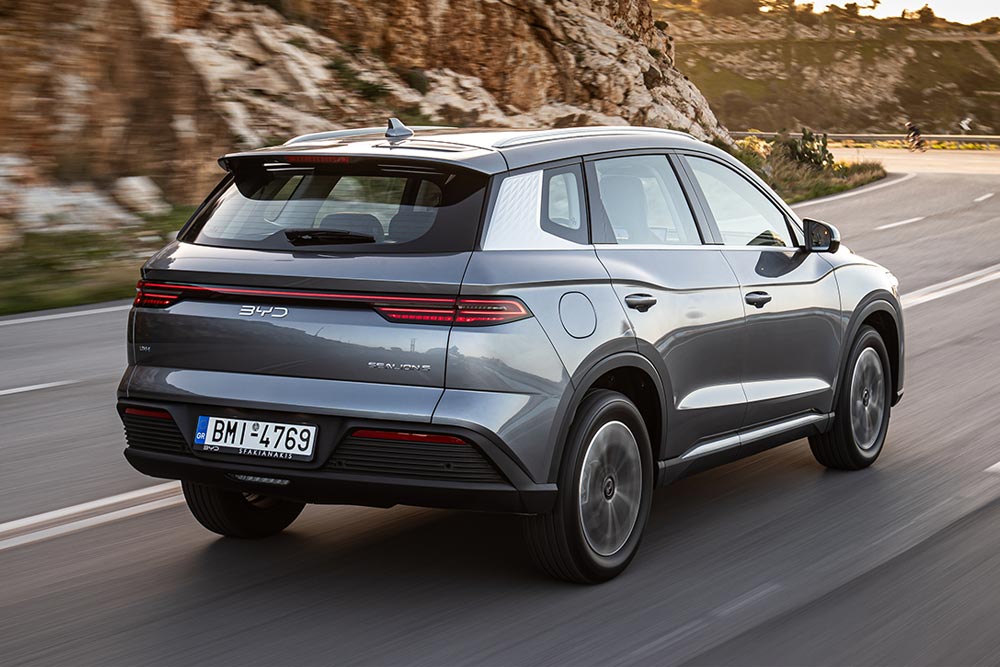 https://autogreeknews.gr/wp-content/uploads/2026/02/BYD-SEALION-5-DM-i-Driving-11.jpg