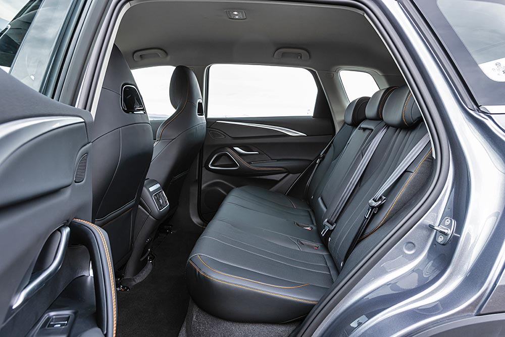 https://autogreeknews.gr/wp-content/uploads/2026/02/BYD-SEALION-5-DM-i-Interior-Details-9.jpg