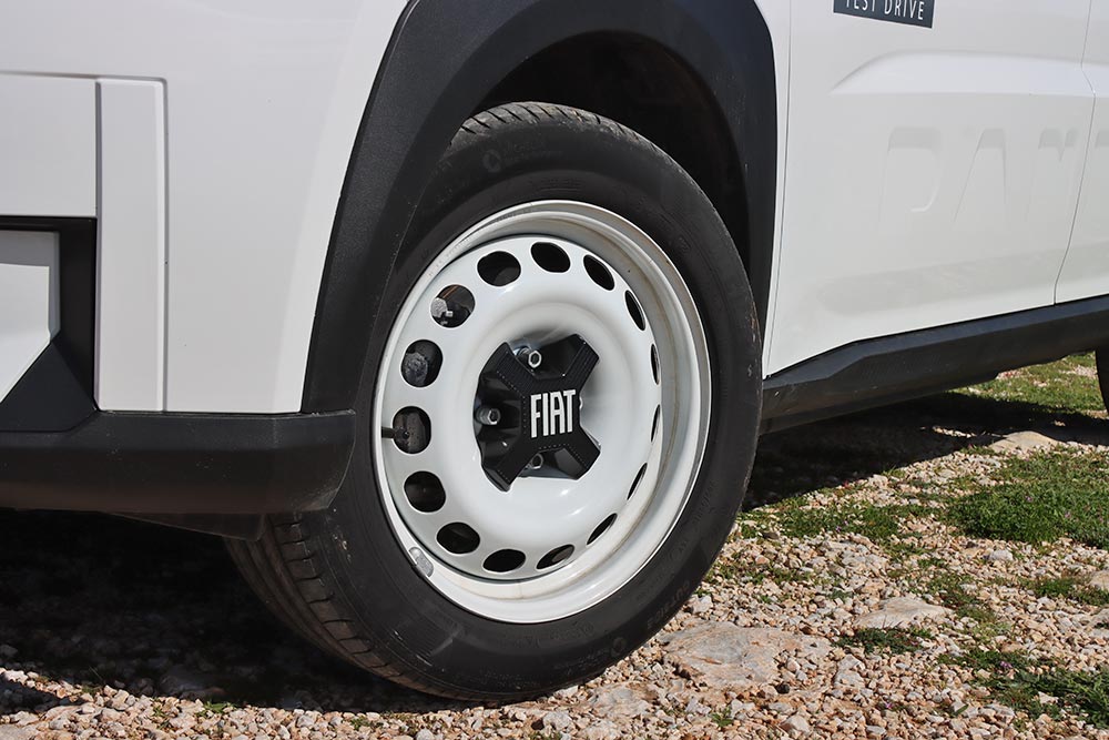 https://autogreeknews.gr/wp-content/uploads/2026/02/Fiat-Grande-Panda-Electric-17.jpg